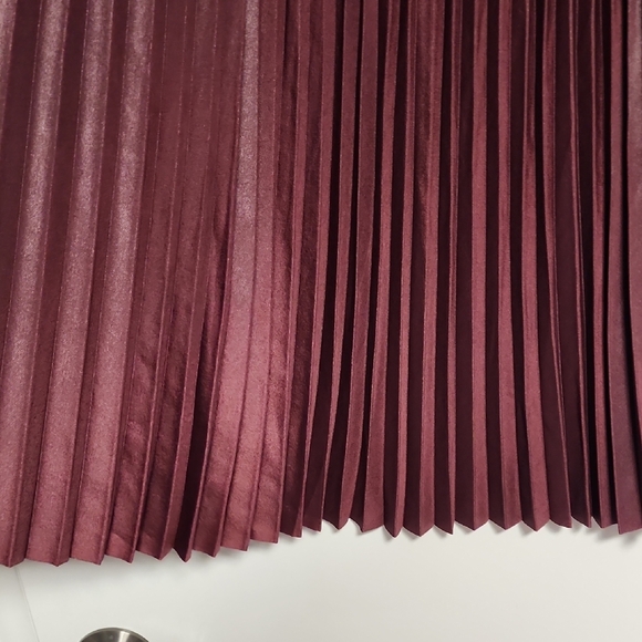 Banana Republic Metallic Burgundy Pleated Midi Skirt Size L - Picture 14 of 14